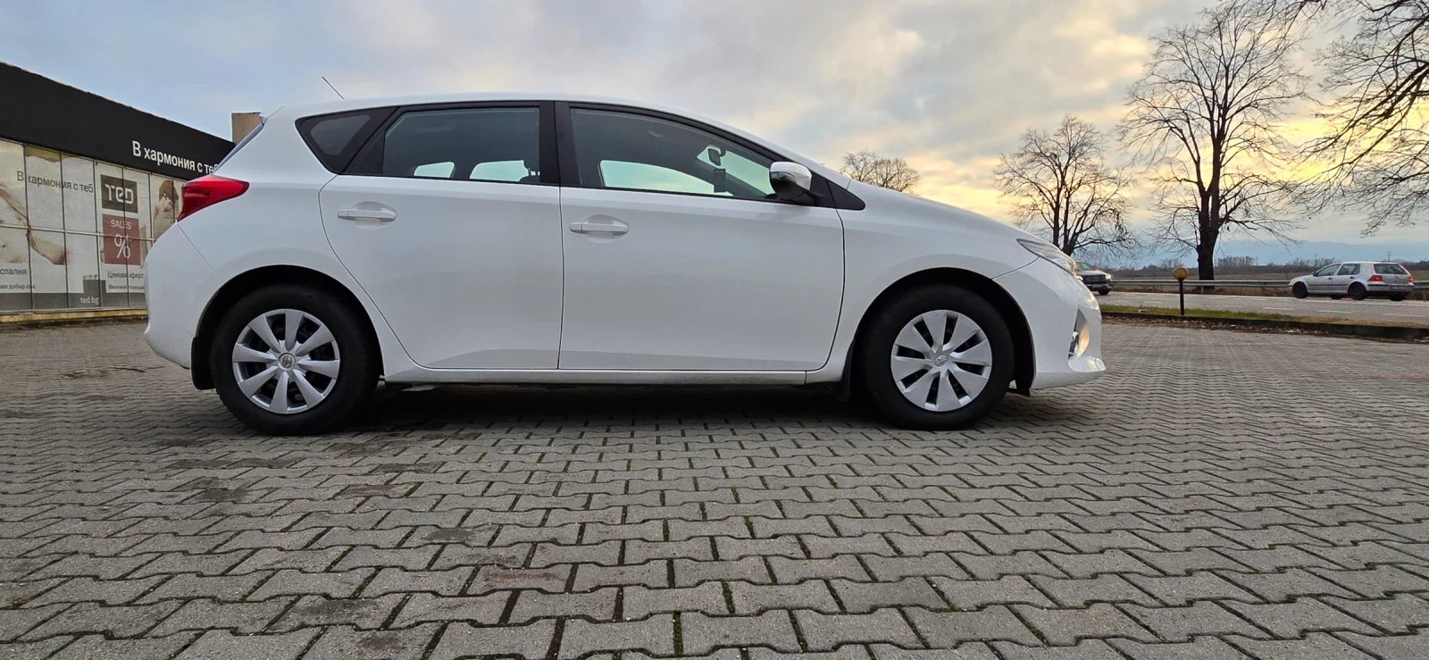 Toyota Auris 1.6 valve  matic - изображение 6