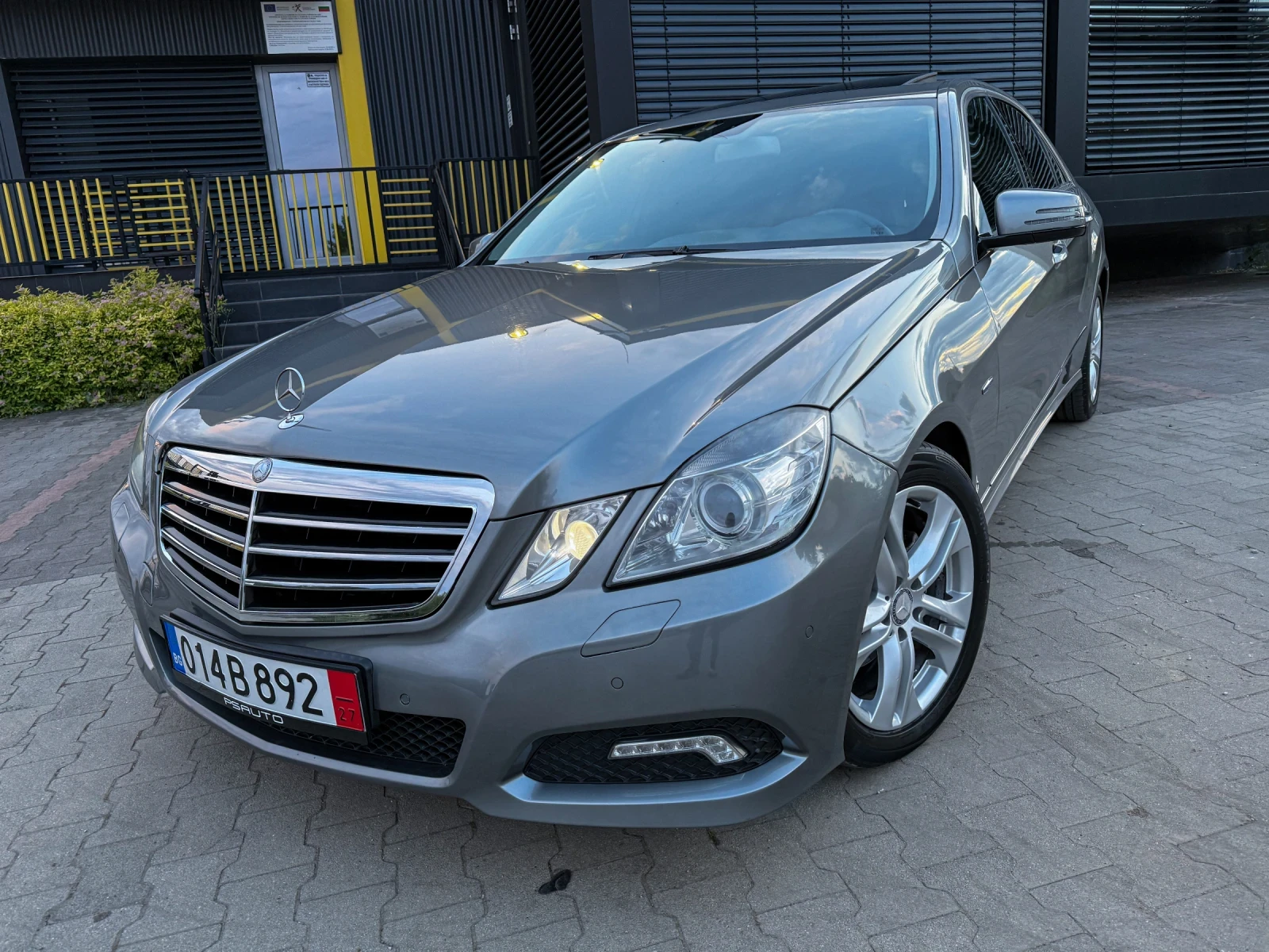 Mercedes-Benz E 220 AVANTGARDE / LED / Шибедах / ПОДГРЕВ  - изображение 2