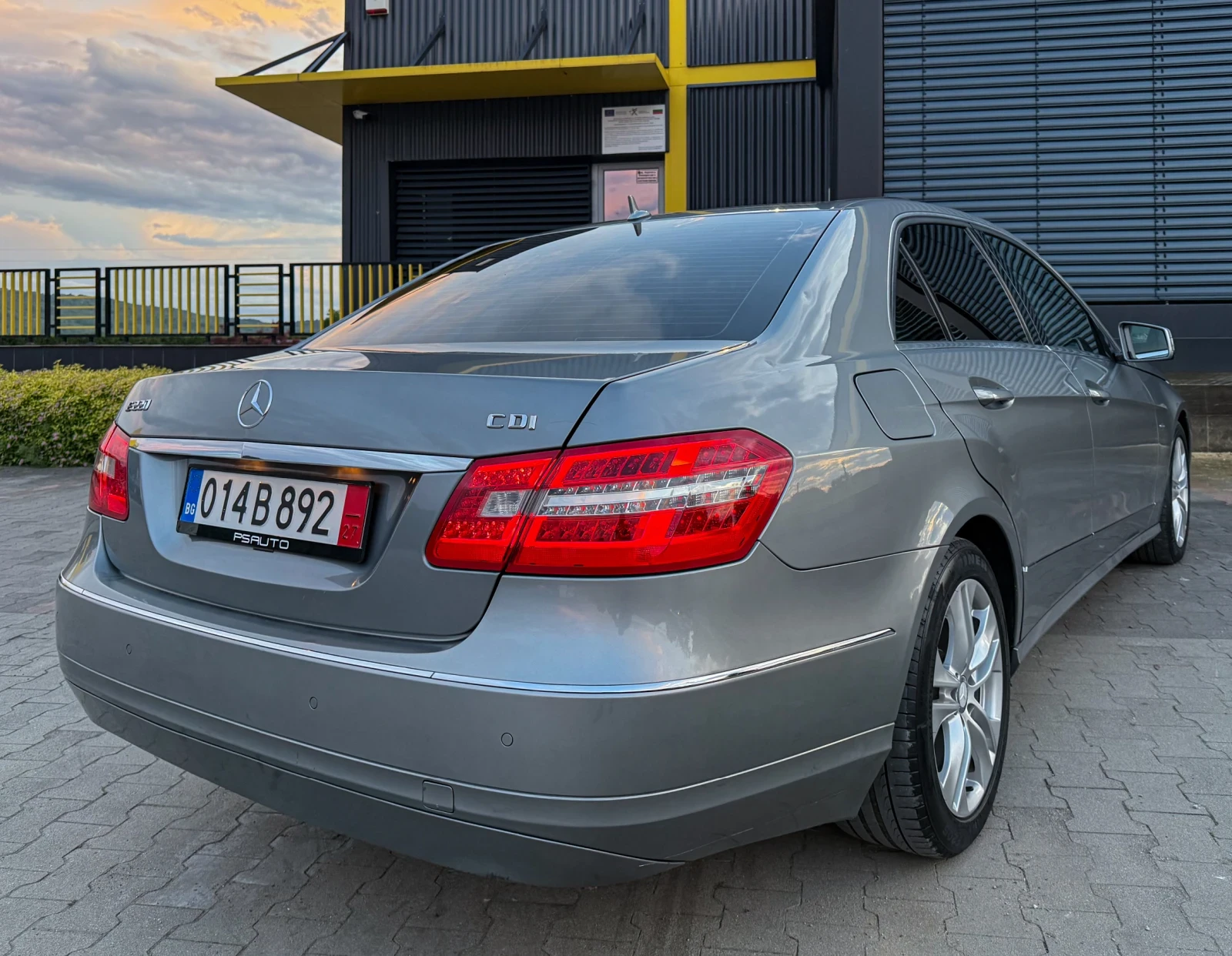 Mercedes-Benz E 220 AVANTGARDE / LED / Шибедах / ПОДГРЕВ  - изображение 3