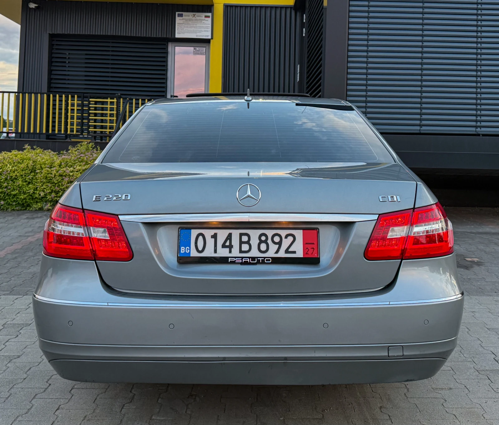 Mercedes-Benz E 220 AVANTGARDE / LED / Шибедах / ПОДГРЕВ  - изображение 4