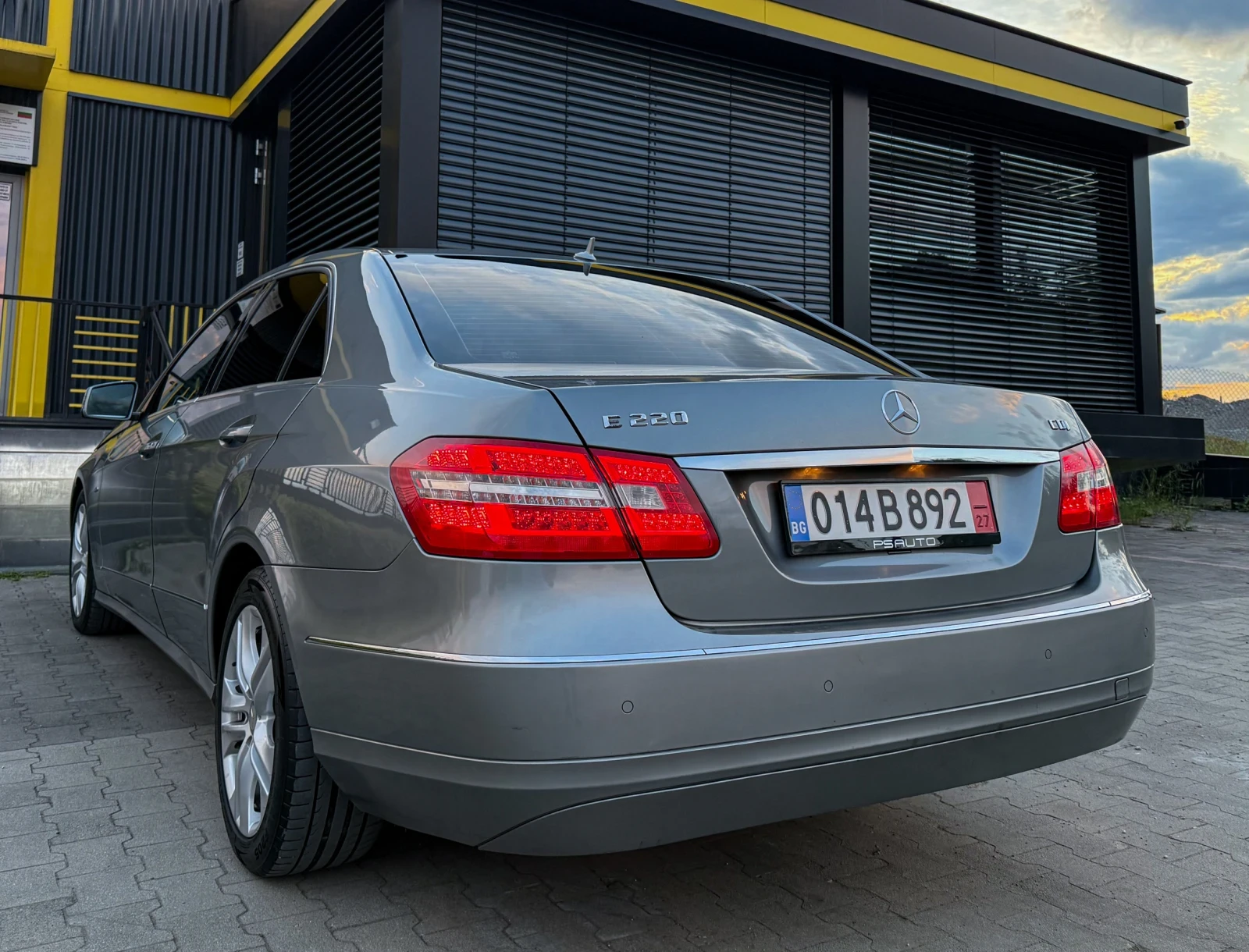 Mercedes-Benz E 220 AVANTGARDE / LED / Шибедах / ПОДГРЕВ  - изображение 5