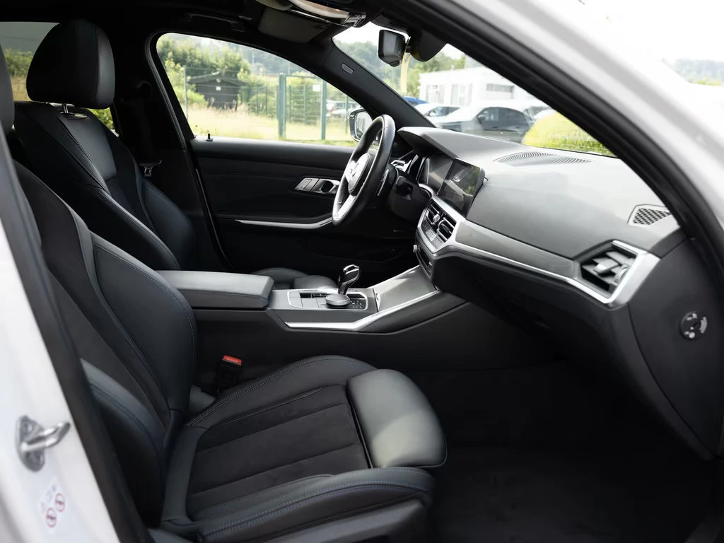 BMW 330 e/292HP/M-SPORT/HUD/LASER/LED/NAVI/CAM/AMBI/676v - изображение 10