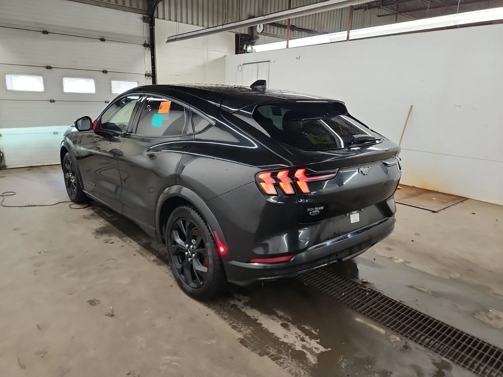 Ford Mustang Mach-E Premium* 360View* B&O* Distronic* CarPlay* Keyless, снимка 5 - Автомобили и джипове - 53827239