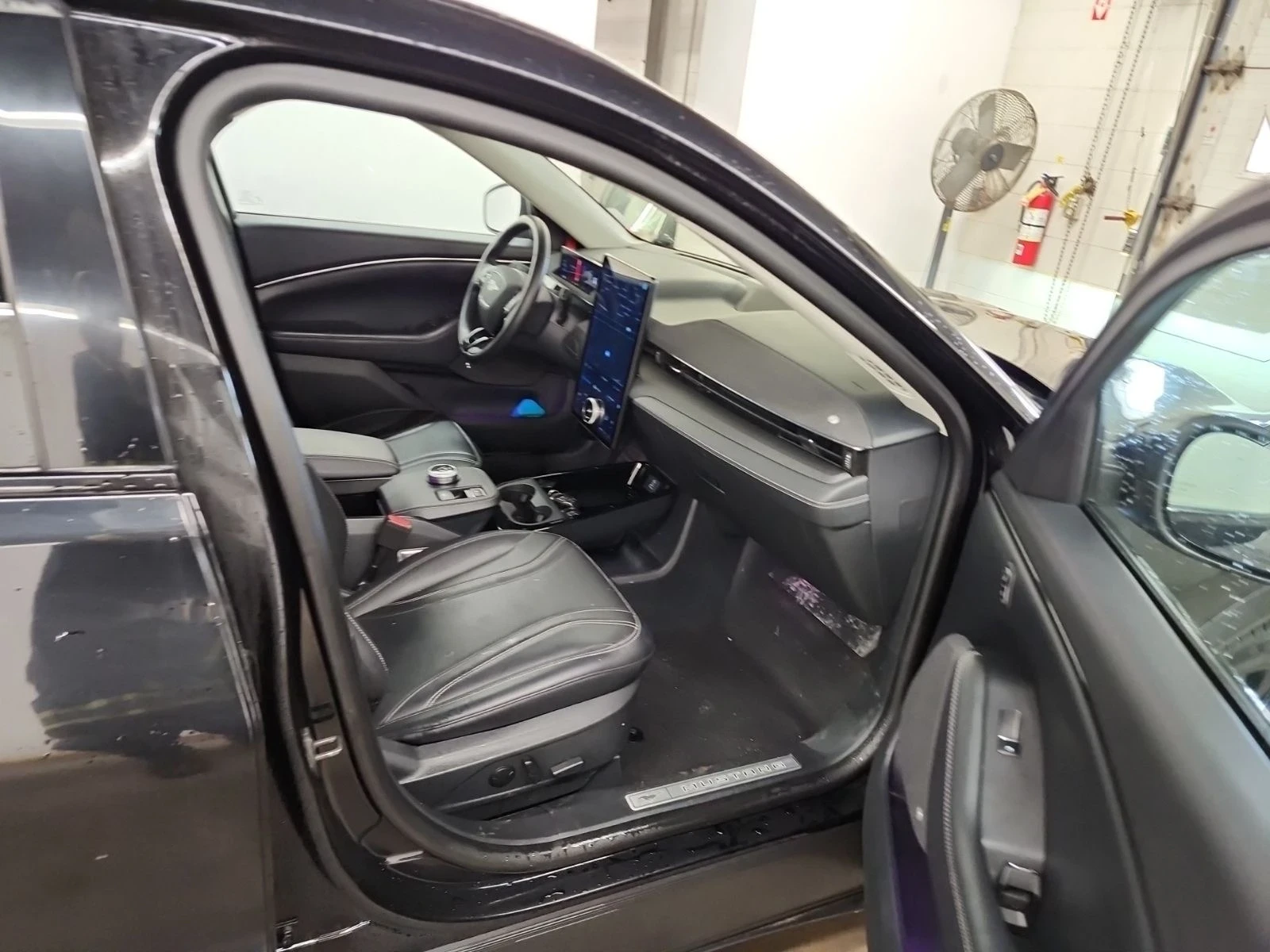 Ford Mustang Mach-E Premium* 360View* B&O* Distronic* CarPlay* Keyless, снимка 12 - Автомобили и джипове - 53827239