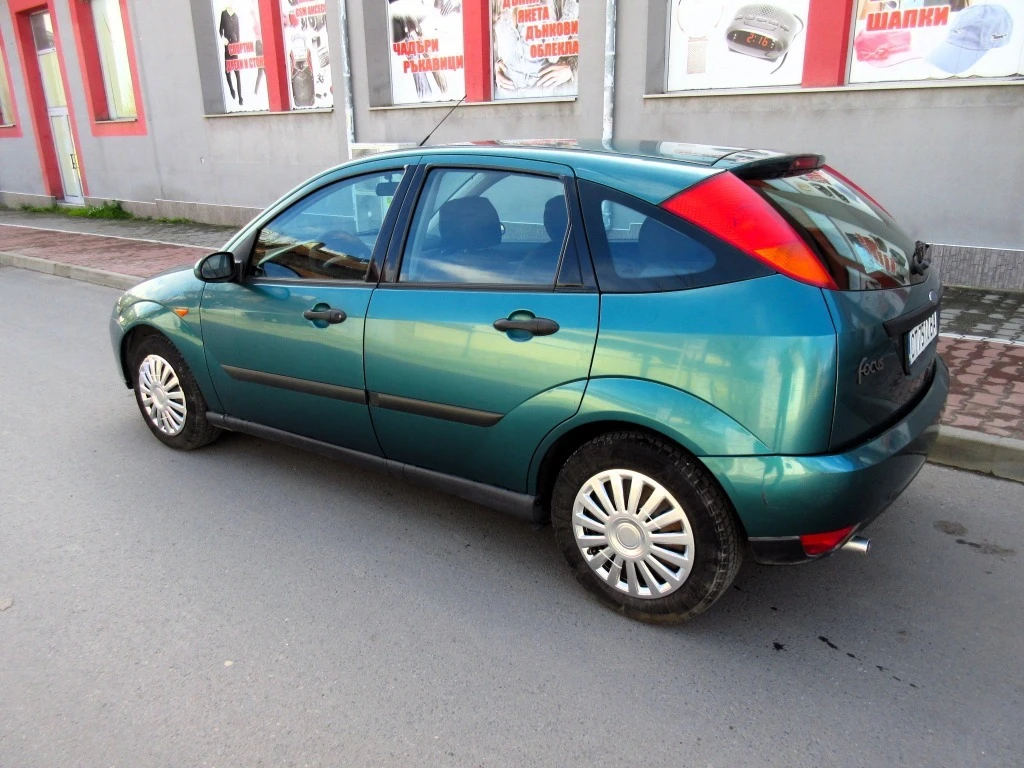 Ford Focus 1.6i, снимка 5 - Автомобили и джипове - 54097156