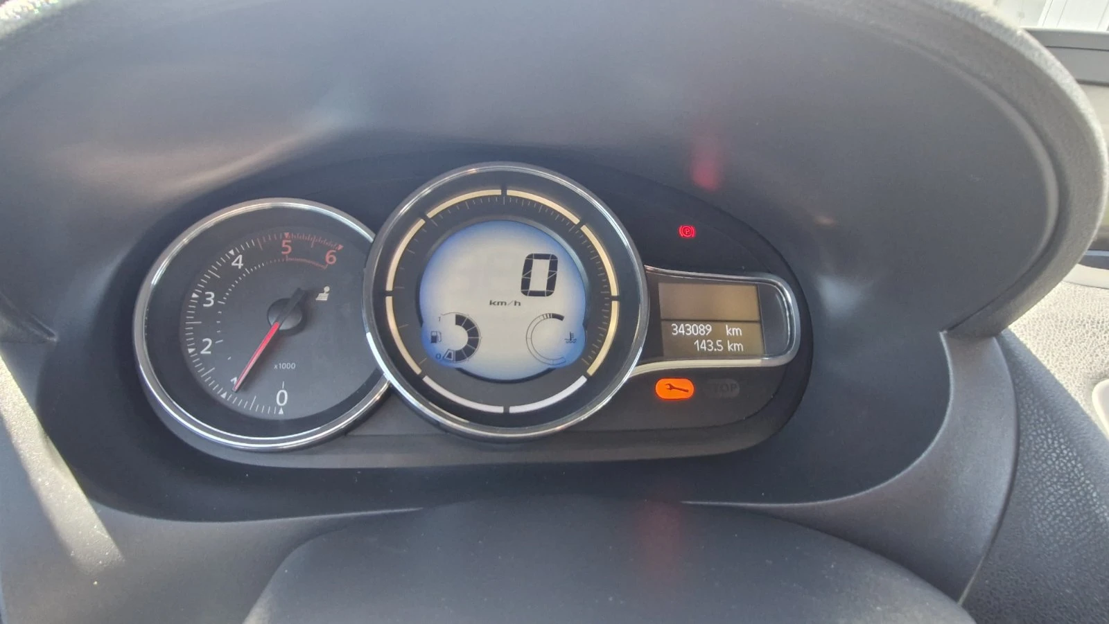 Renault Megane 1.5 dci, снимка 8 - Автомобили и джипове - 54139444