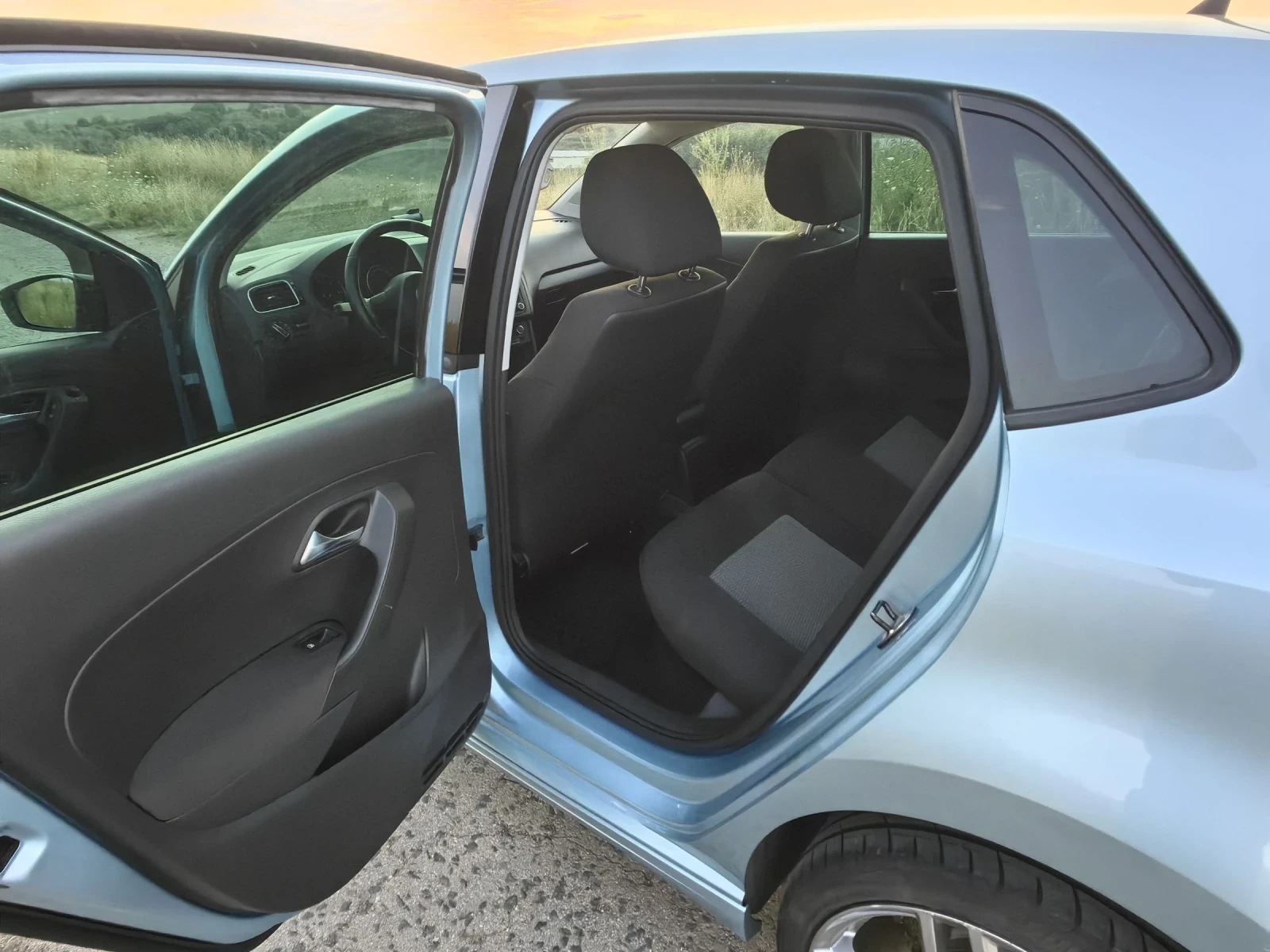 VW Polo R-LINE TOP!!! , снимка 13 - Автомобили и джипове - 55344736