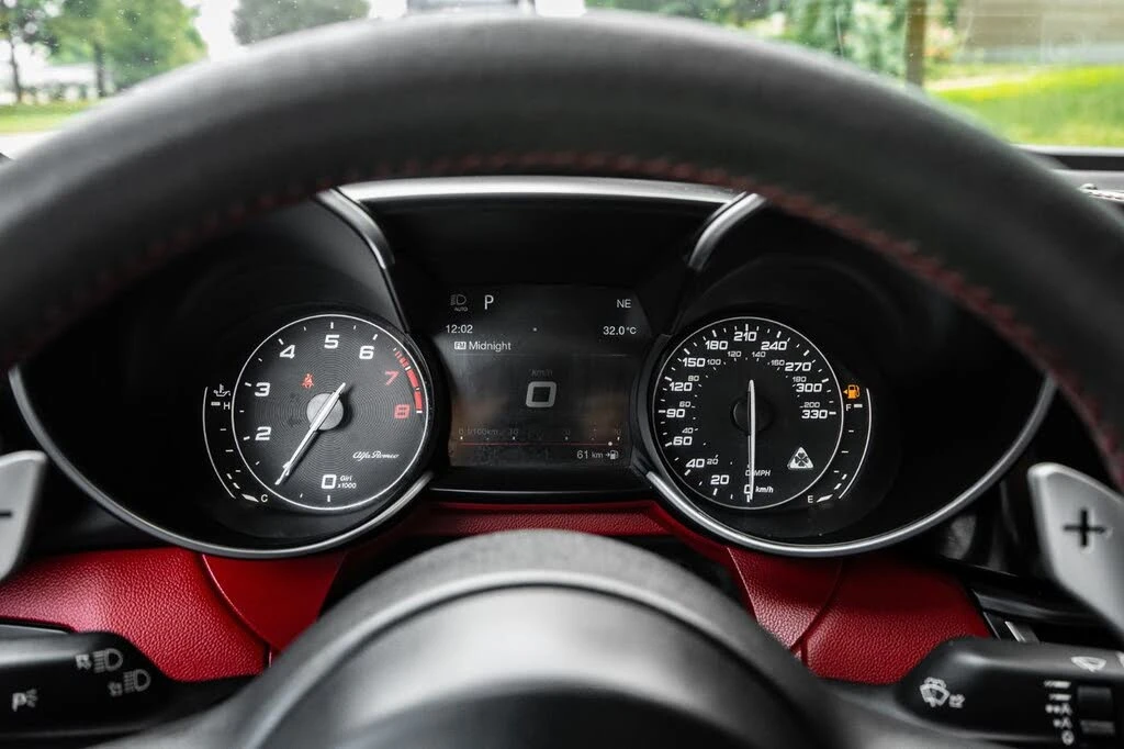 Alfa Romeo Giulia QUADROFOGLIO* CARBON* HK* , снимка 9 - Автомобили и джипове - 55387417