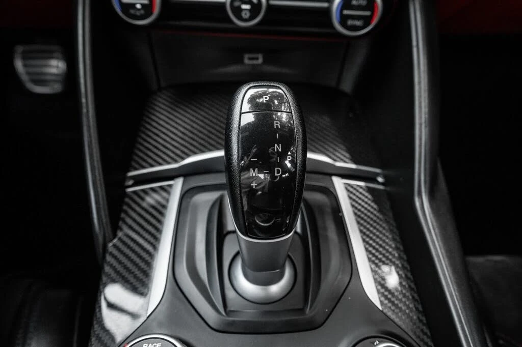 Alfa Romeo Giulia QUADROFOGLIO* CARBON* HK* , снимка 15 - Автомобили и джипове - 55387417