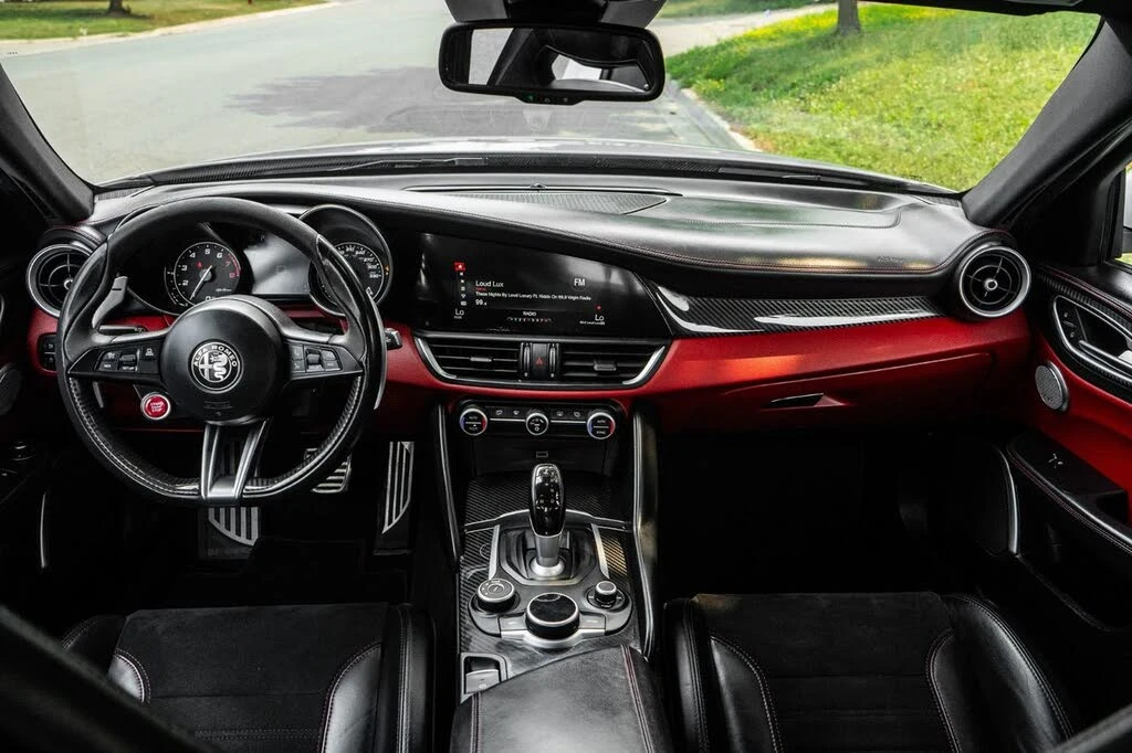 Alfa Romeo Giulia QUADROFOGLIO* CARBON* HK* , снимка 5 - Автомобили и джипове - 55387417
