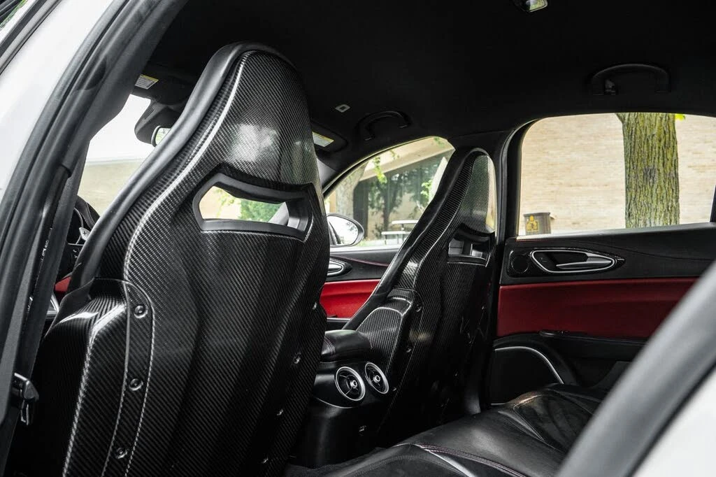 Alfa Romeo Giulia QUADROFOGLIO* CARBON* HK* , снимка 8 - Автомобили и джипове - 55387417