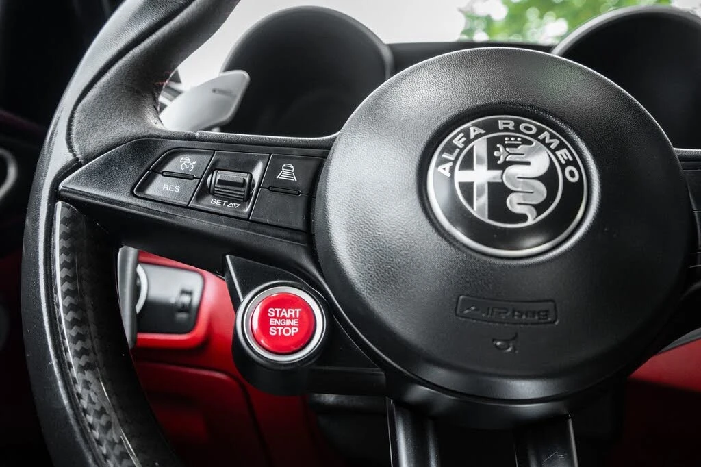 Alfa Romeo Giulia QUADROFOGLIO* CARBON* HK* , снимка 10 - Автомобили и джипове - 55387417