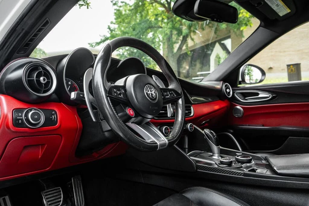 Alfa Romeo Giulia QUADROFOGLIO* CARBON* HK* , снимка 7 - Автомобили и джипове - 55387417
