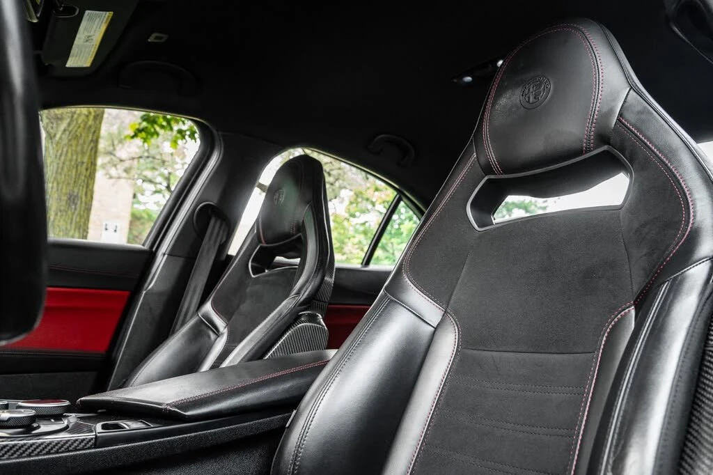Alfa Romeo Giulia QUADROFOGLIO* CARBON* HK* , снимка 13 - Автомобили и джипове - 55387417
