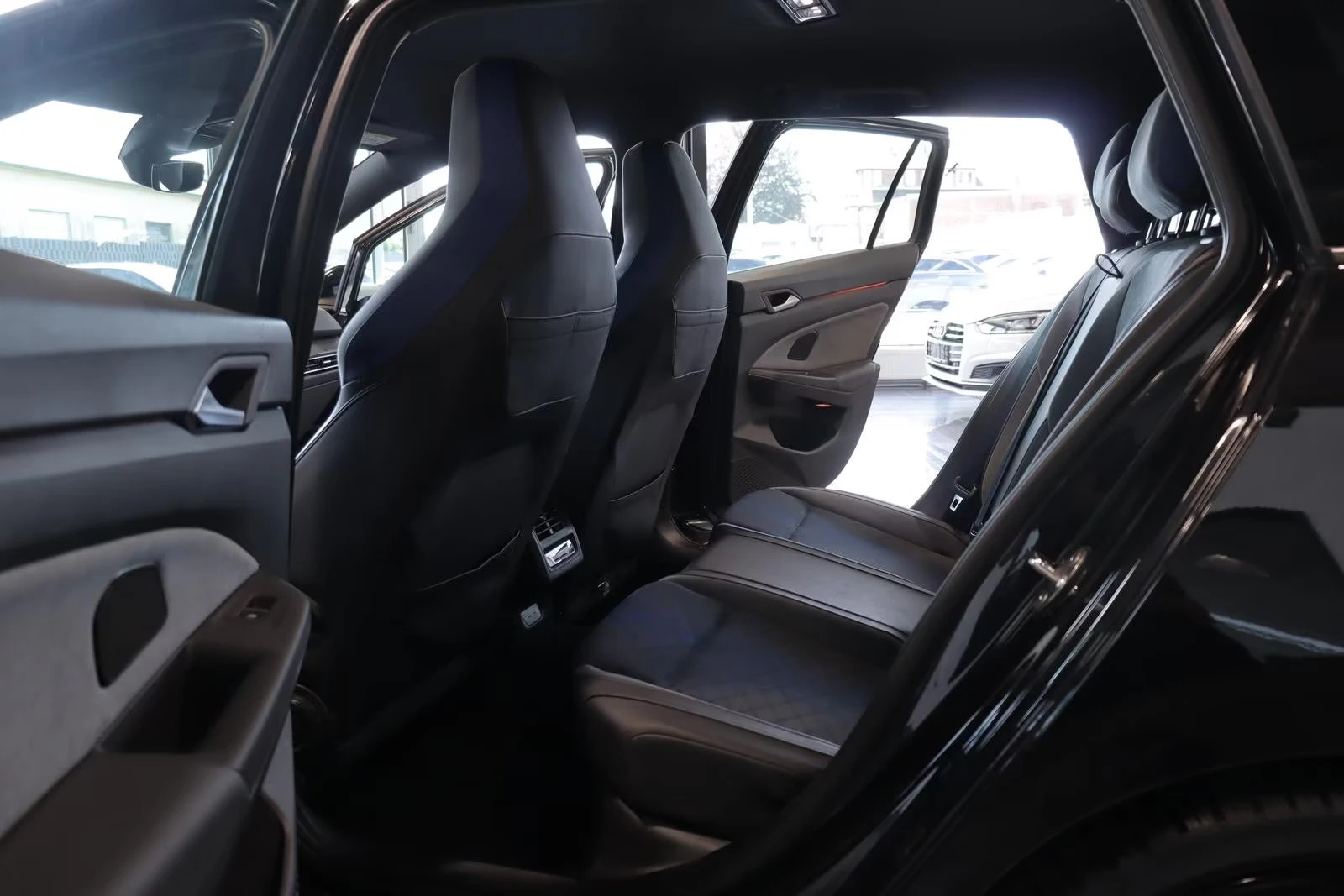 VW Golf R/320HP/DSG/4X4/NAVI/CAM/622z, снимка 12 - Автомобили и джипове - 55375670