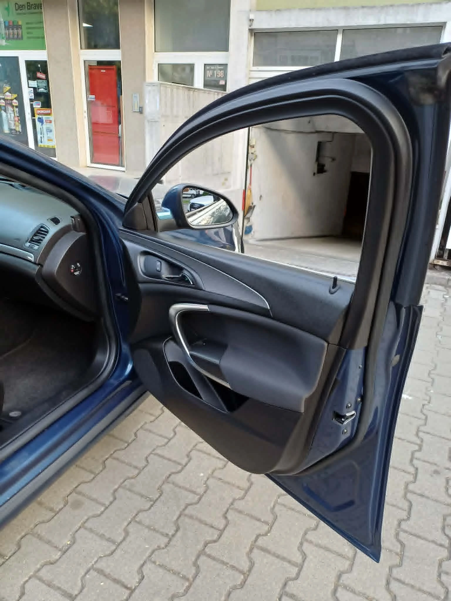 Opel Insignia  sport tourer sw , снимка 13 - Автомобили и джипове - 55565843