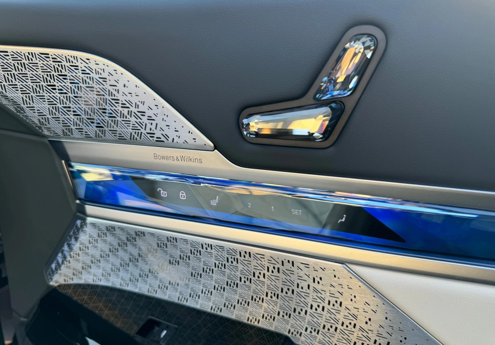 BMW 760 e xDrive M-Sport Plug-In Hybrid, снимка 11 - Автомобили и джипове - 55624468