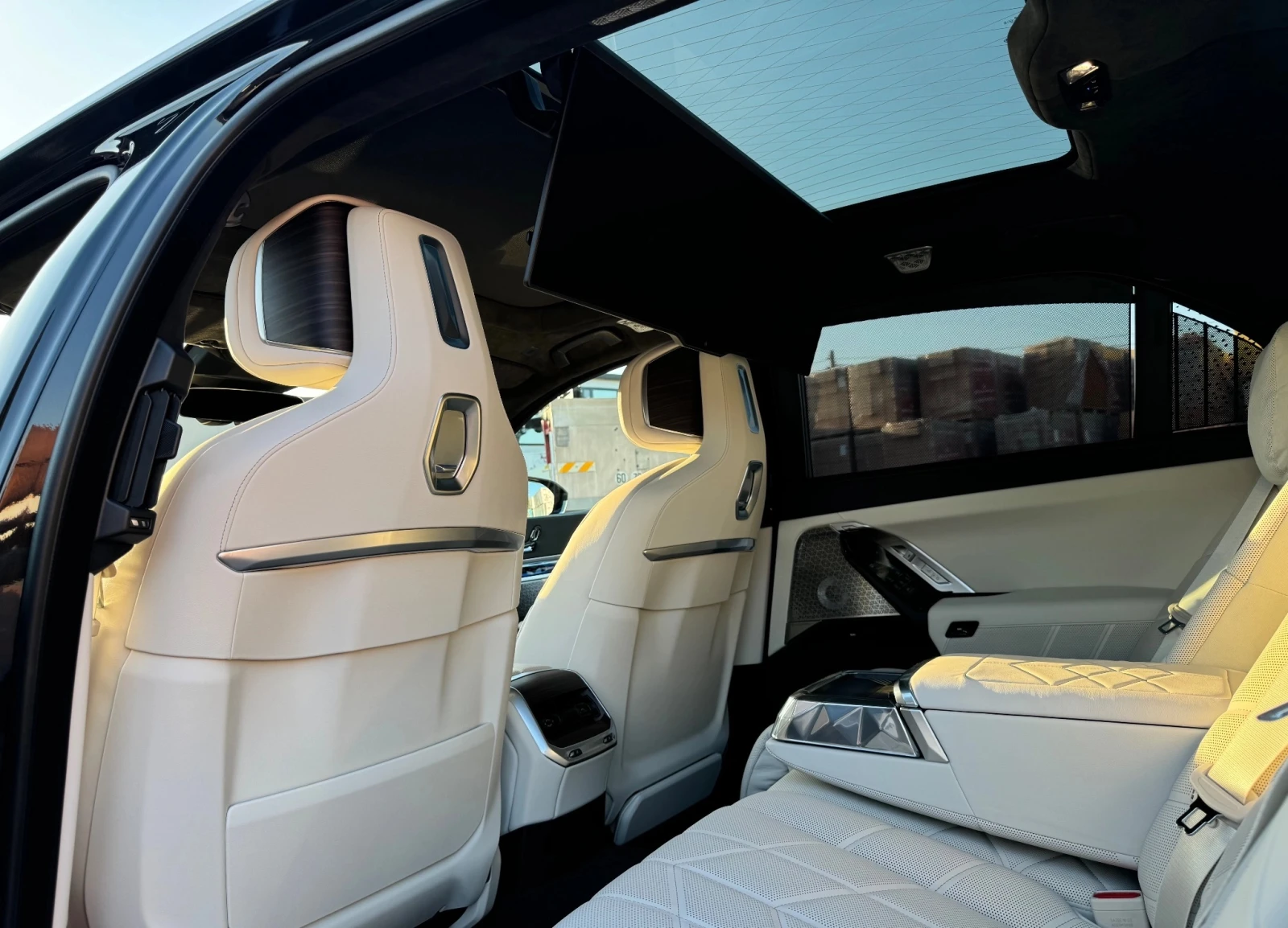 BMW 760 e xDrive M-Sport Plug-In Hybrid, снимка 8 - Автомобили и джипове - 55624468