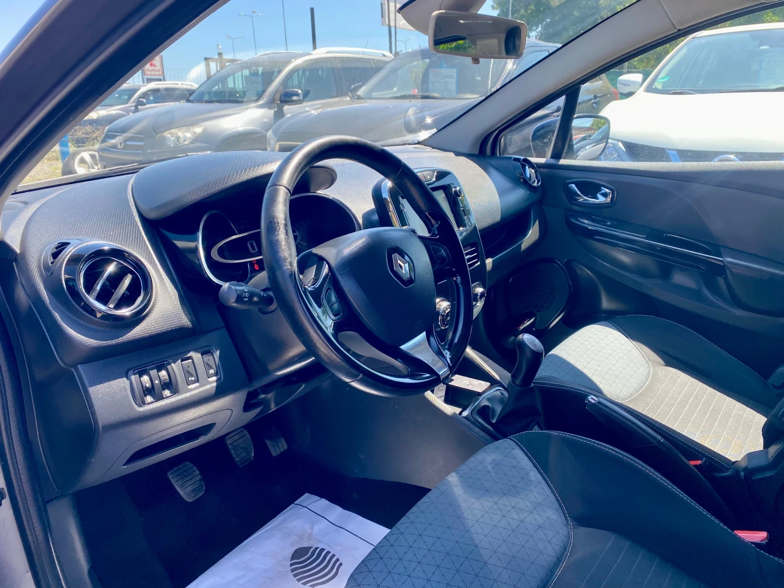Renault Clio, снимка 6 - Автомобили и джипове - 55689969