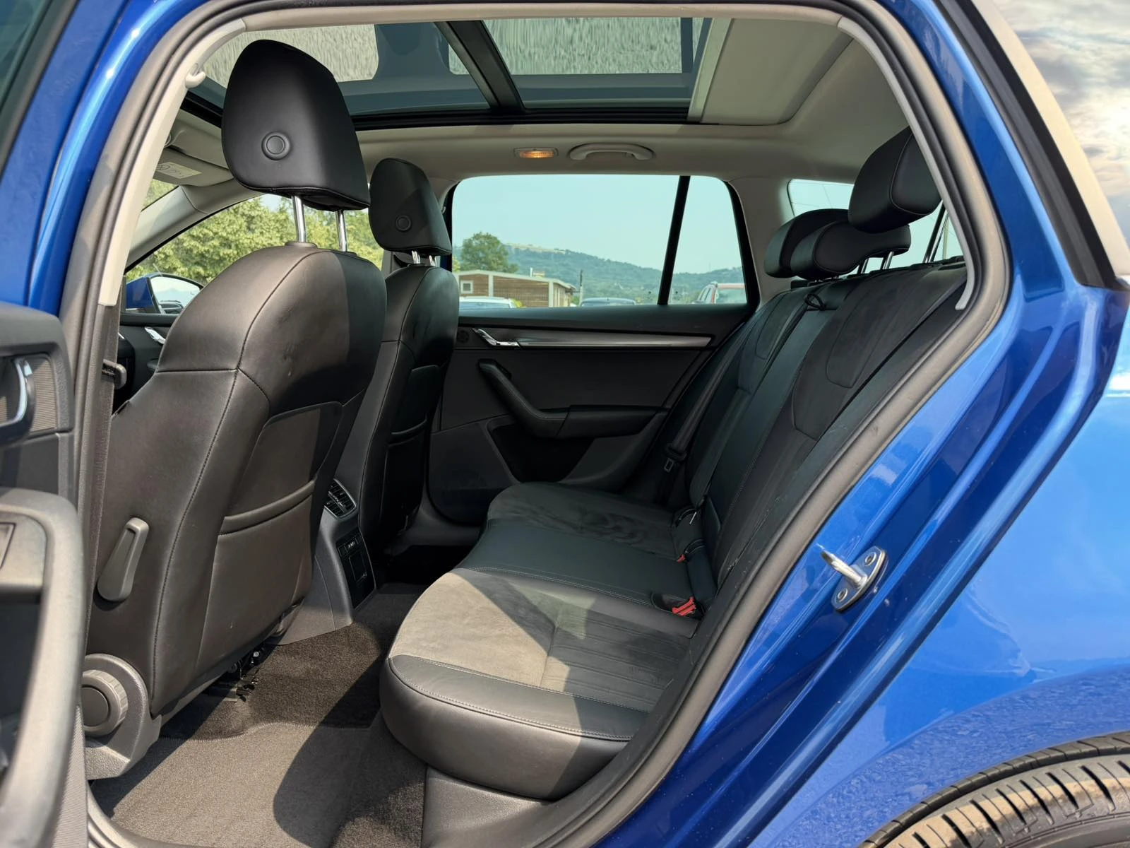 Skoda Octavia 2.0 Tdi, 4x4, DSG, печка, панорама, снимка 12 - Автомобили и джипове - 55724133