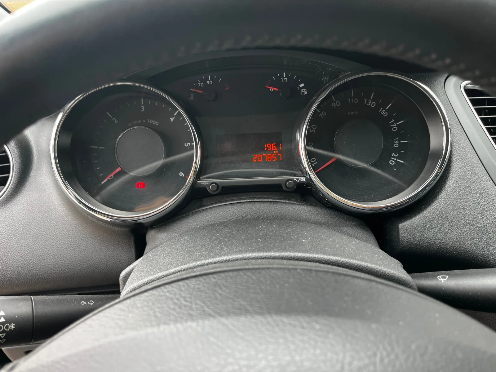 Peugeot 5008 1.6HDI, снимка 12 - Автомобили и джипове - 56232901