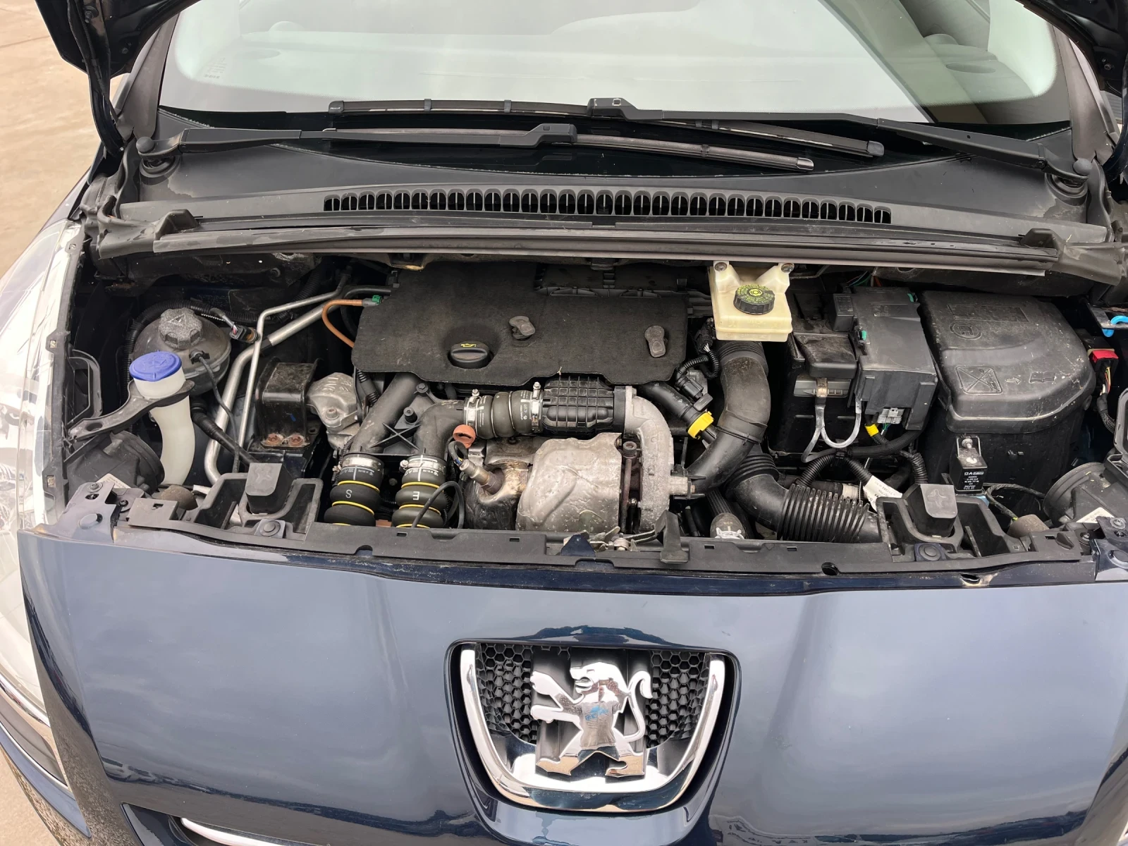 Peugeot 5008 1.6HDI, снимка 13 - Автомобили и джипове - 56232901