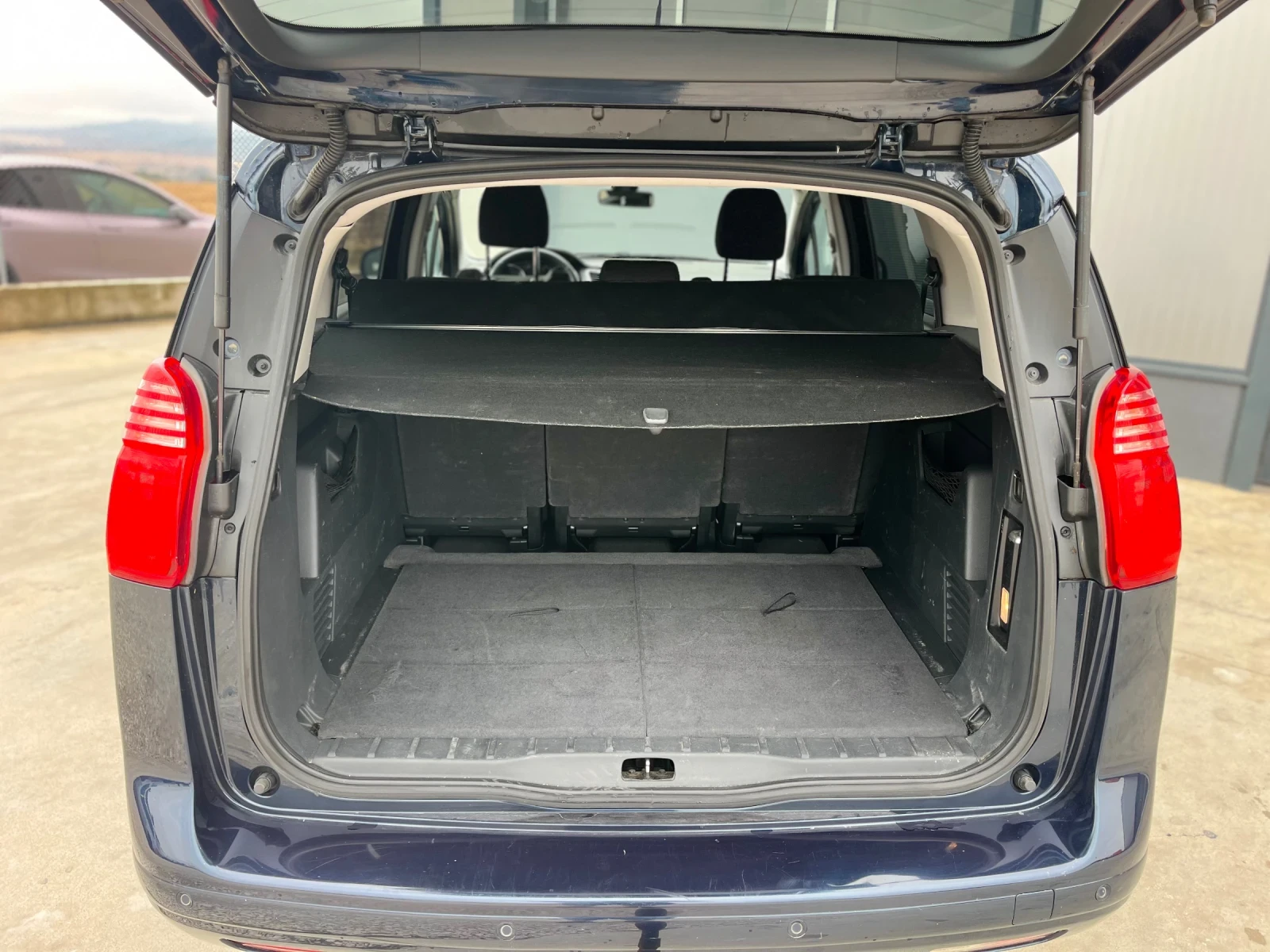 Peugeot 5008 1.6HDI, снимка 7 - Автомобили и джипове - 56232901