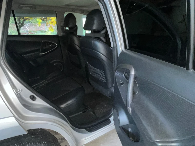 Toyota Rav4 2200, снимка 8 - Автомобили и джипове - 52350029