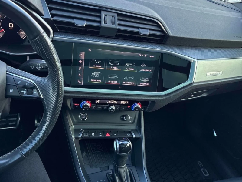 Audi Q3 * Technik * CARFAX * БЕЗ ПЪРВОНАЧАЛНА ВНОСКА, снимка 9 - Автомобили и джипове - 53172924