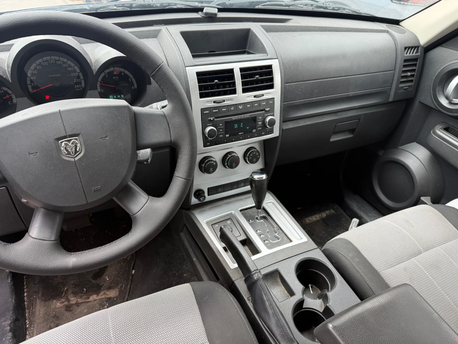 Dodge Nitro, снимка 7 - Автомобили и джипове - 54491042