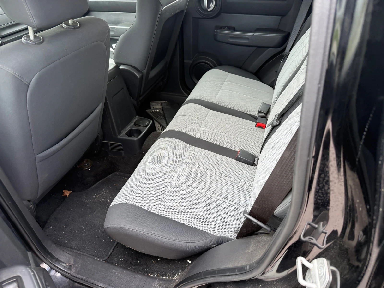 Dodge Nitro, снимка 9 - Автомобили и джипове - 54491042