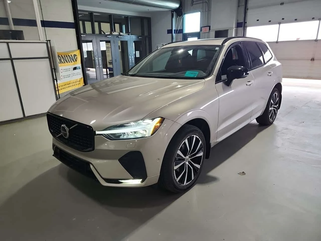 Volvo XC60 PLUS DARK THEME| MEMORY| PANO| 2 �����|  | Mobile.bg � ����������� 1
