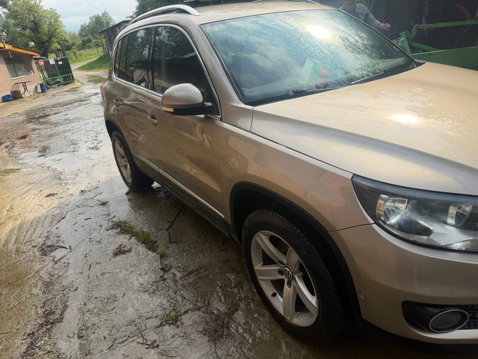 VW Tiguan, снимка 3 - Автомобили и джипове - 54811225