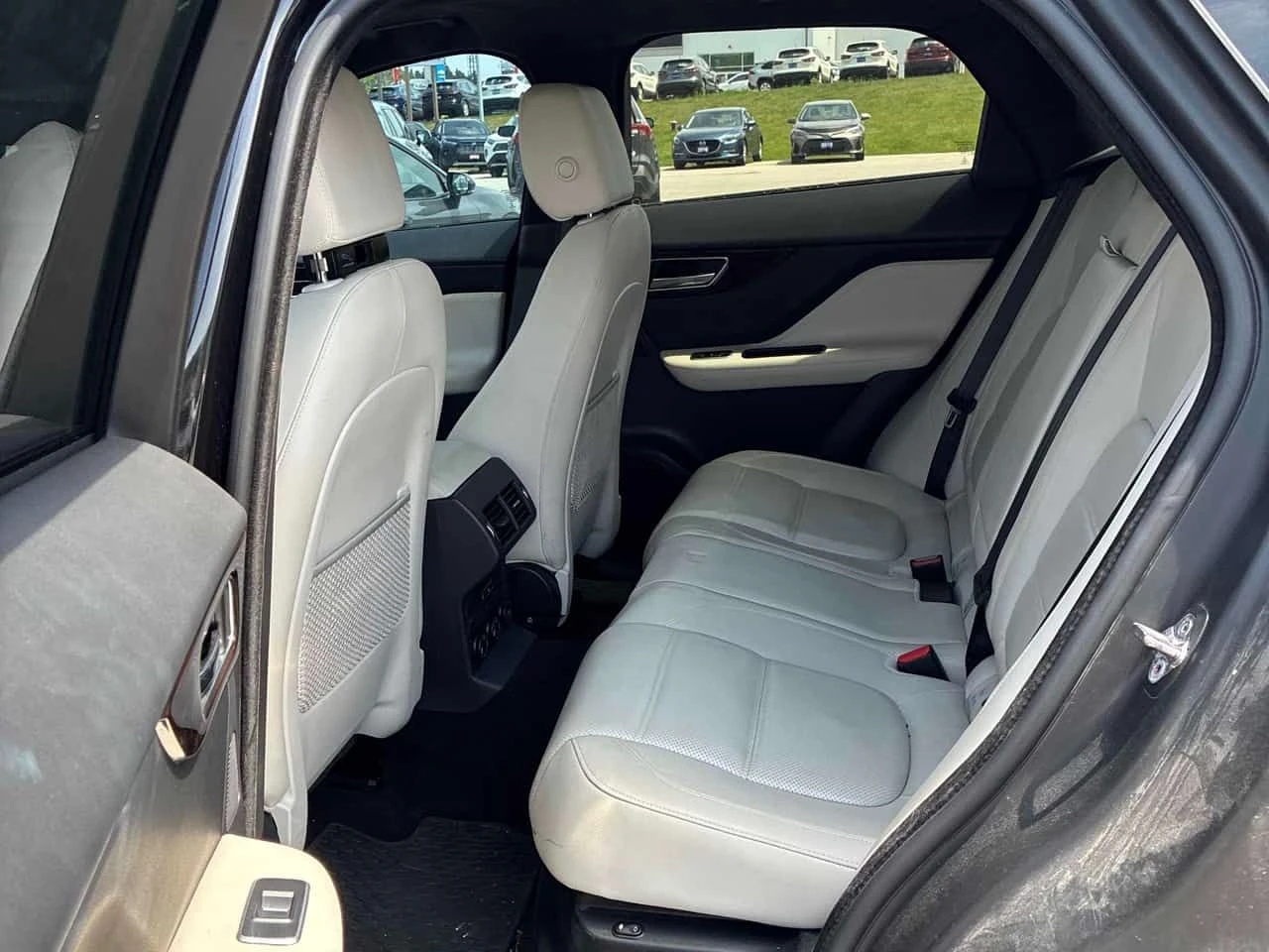 Jaguar F-PACE  | Prestige | DISTRONIC | PANO | ДВА КЛЮЧА , снимка 15 - Автомобили и джипове - 54817560