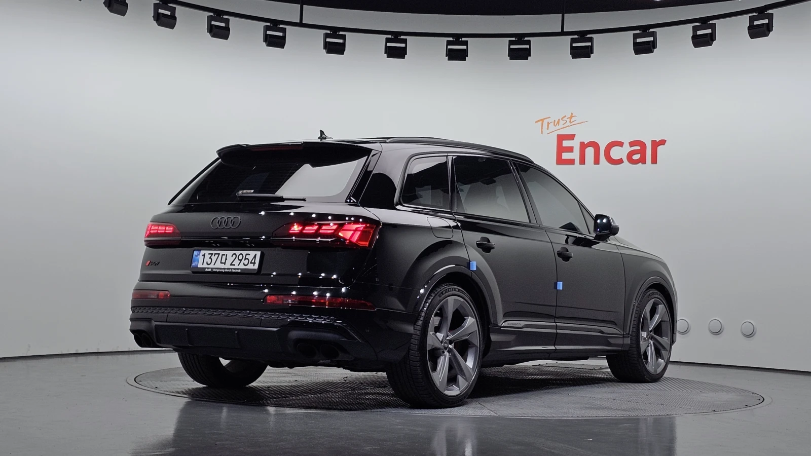 Audi SQ7 МАСАЖ 360 HUD SOFT CLOSE КРАЙНА ЦЕНА* encareu.com, снимка 2 - Автомобили и джипове - 55496050