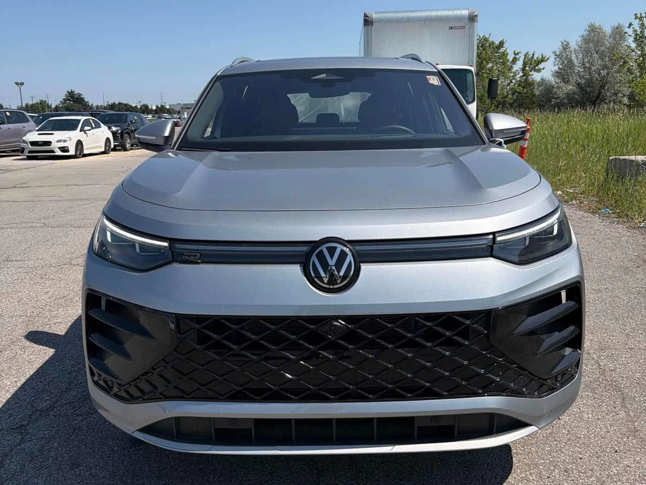 VW Tiguan  Highline R Line/360/ОБДУХ/Harman Kardon , снимка 6 - Автомобили и джипове - 55602343