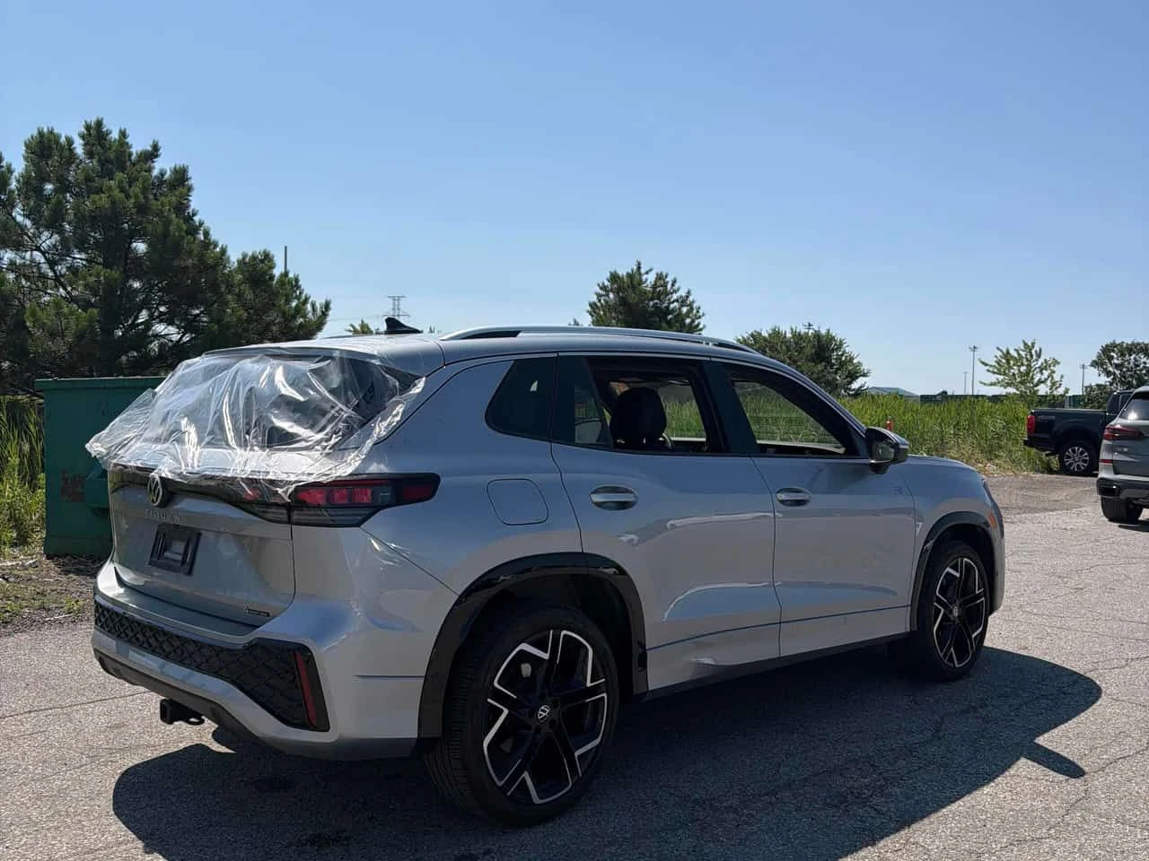 VW Tiguan  Highline R Line/360/ОБДУХ/Harman Kardon , снимка 3 - Автомобили и джипове - 55602343