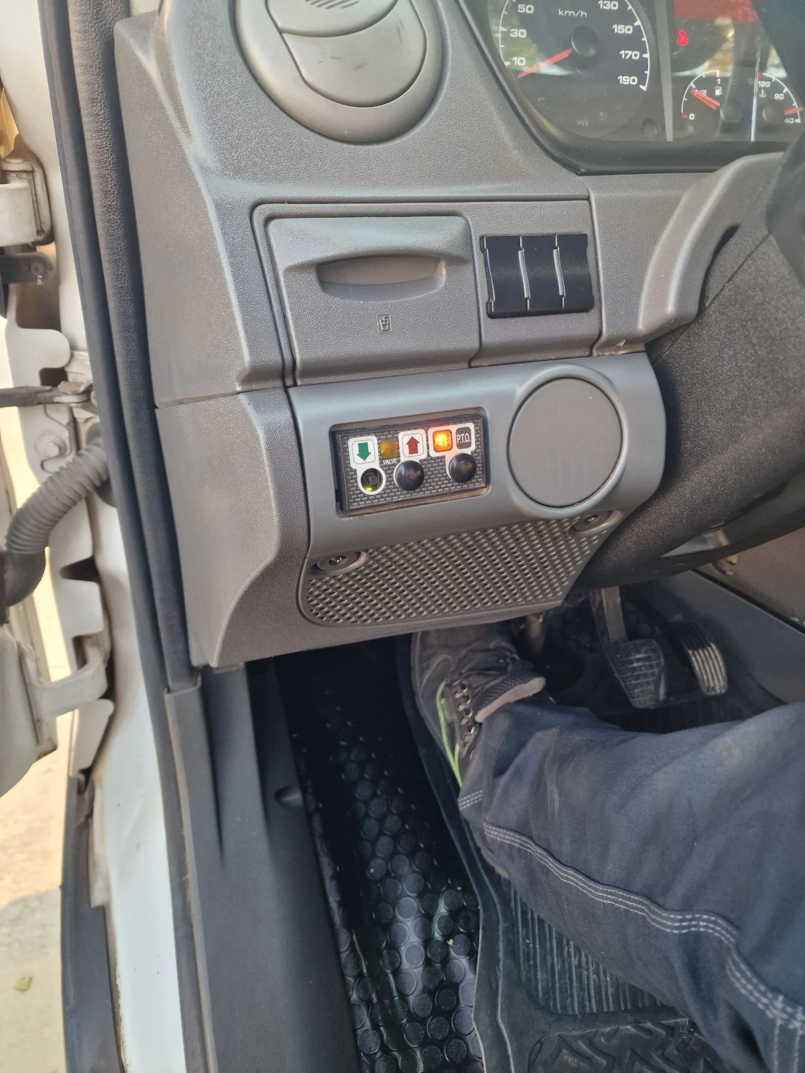 Iveco 35c15 Котейнеровоз 3.0 HPI - изображение 8