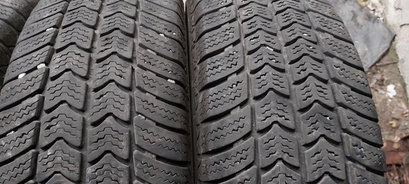 Гуми Зимни 205/75R16, снимка 3 - Гуми и джанти - 30949175