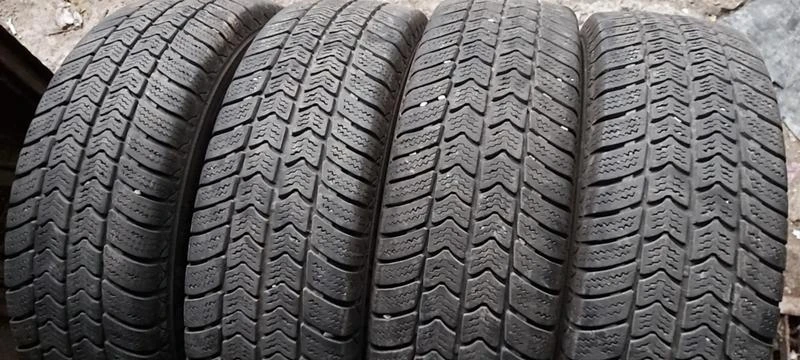 Гуми Зимни 205/75R16, снимка 1 - Гуми и джанти - 30949175