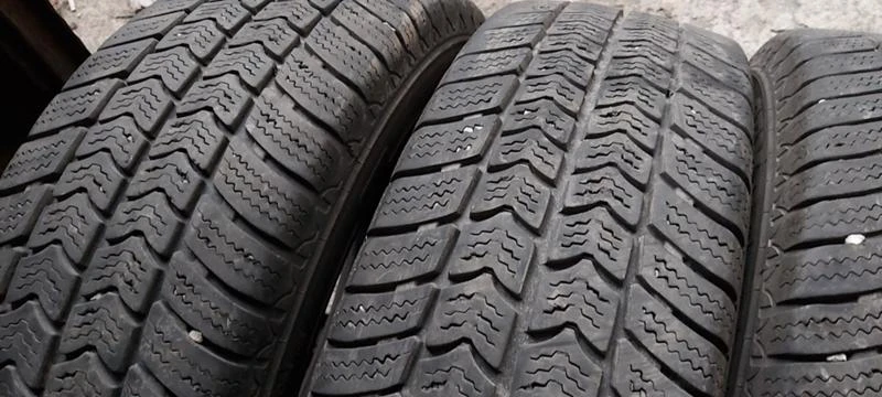 Гуми Зимни 205/75R16, снимка 2 - Гуми и джанти - 30949175