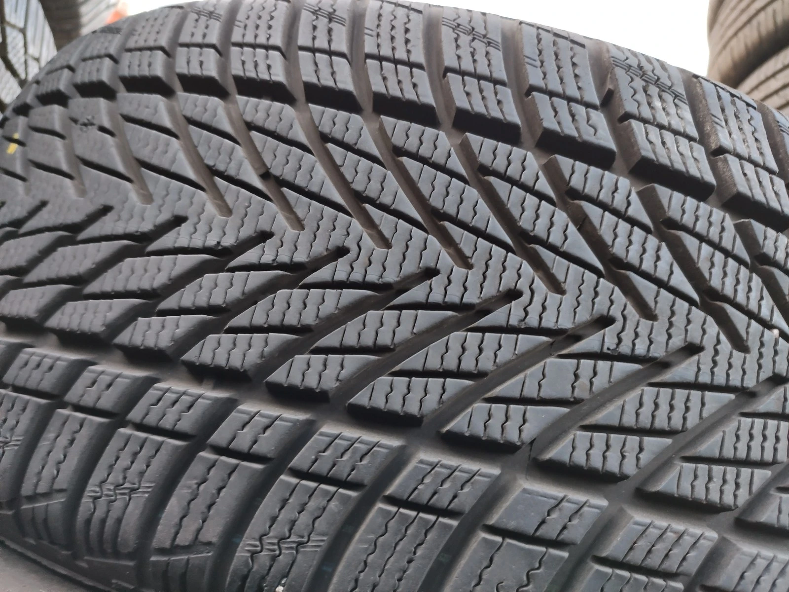 ���� 225/45R17 | Mobile.bg � ����������� 4
