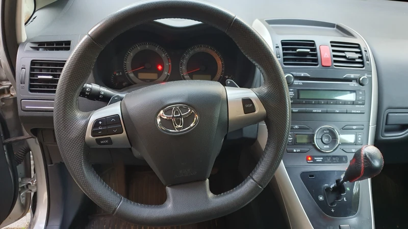 Toyota Auris, снимка 12 - Автомобили и джипове - 47756617