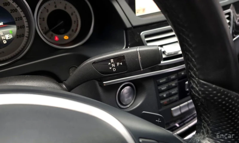 Mercedes-Benz E 300, снимка 9 - Автомобили и джипове - 53098093