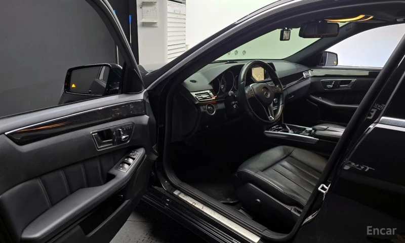 Mercedes-Benz E 300, снимка 10 - Автомобили и джипове - 53098093