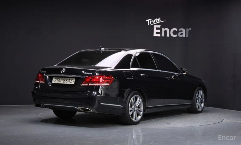 Mercedes-Benz E 300, снимка 2 - Автомобили и джипове - 53098093