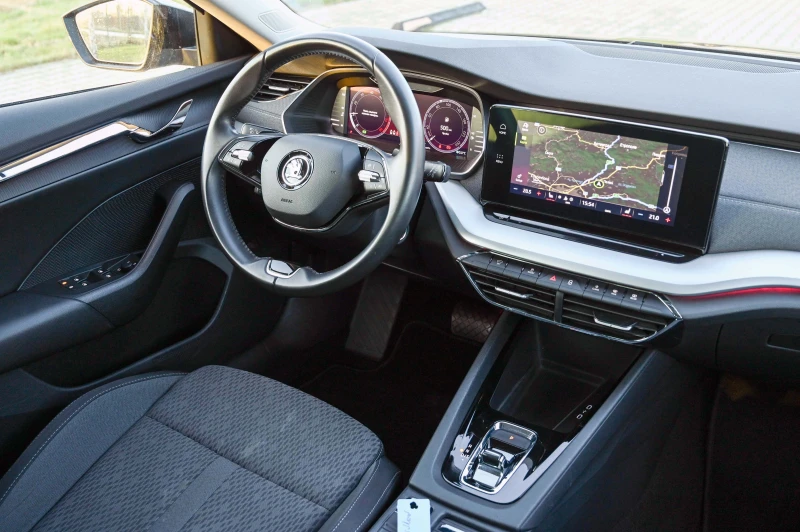 Skoda Octavia 2.0TDI* FirstEdition* КАМЕРА* MATRIX* ACC* Keyless, снимка 9 - Автомобили и джипове - 53153247