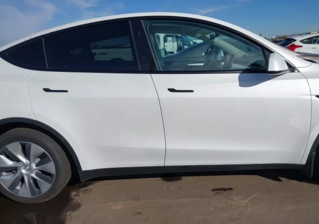 Tesla Model Y AWD/LONG, снимка 9 - Автомобили и джипове - 49469337