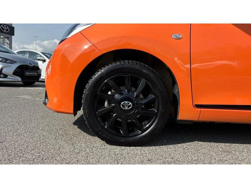 Toyota Aygo 1.0P MT X-CITE, снимка 16 - Автомобили и джипове - 54619252