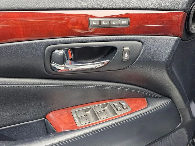 Lexus LS 4.6 Automatic, снимка 16 - Автомобили и джипове - 55825479